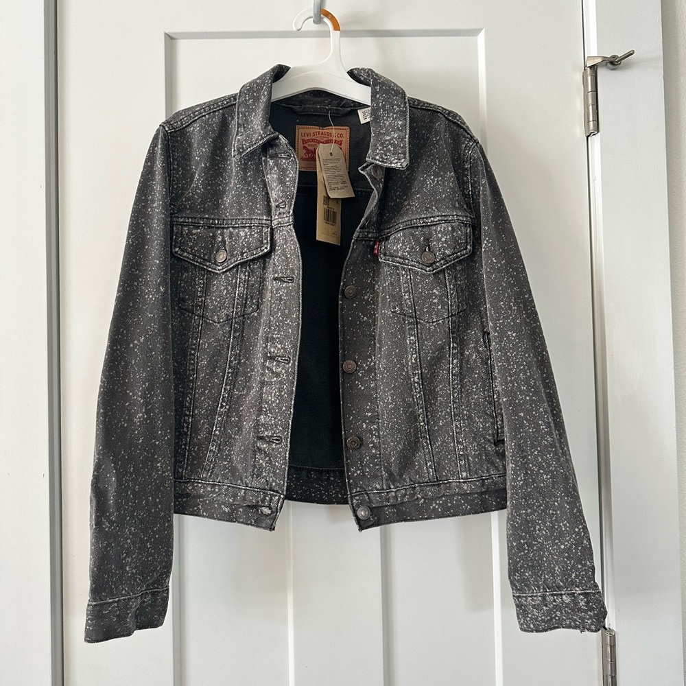 NWT! Women's Levi Strauss Black/Grey Bleach Splatter Denim Trucker Jacket Size L